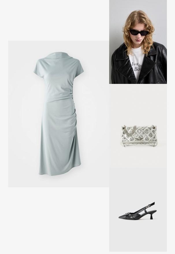Světle modré šaty vyrobené z měkké látky, s výstřihem do lodi, krátkými rukávy a nabraným detailem na jedné straně. Hladký povrch a délka ke kolenům.; Černé kožené slingback boty s špičatou špičkou, dekorativními pásky s kovovými očky a nízkým blokovým podpatkem. Texturovaný povrch.; Černé sluneční brýle s hladkým, ostrým designem. Modelka má na sobě černou koženou bundu přes bílé tričko s potiskem, na neutrálním pozadí.; Stříbrná metalická kabelka s řetízkem, prošívanou texturou, dekorativním stehem a zipovým uzávěrem. Obsahuje embosované detaily na přední straně.
