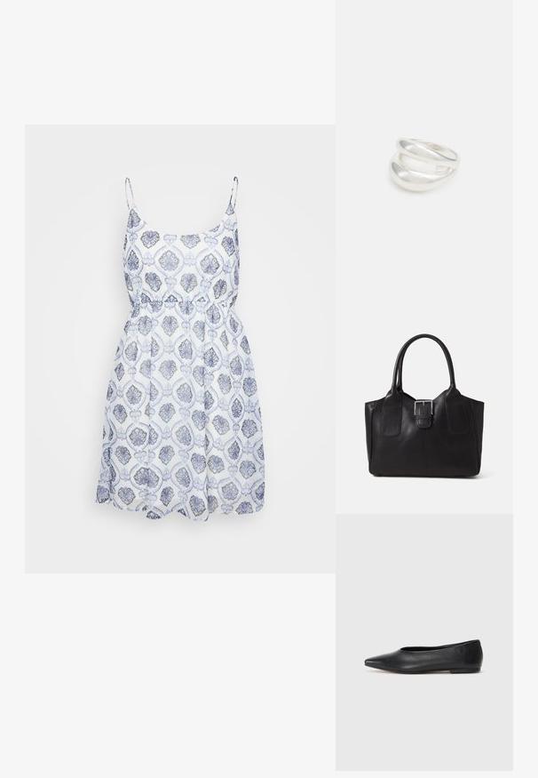 Ärmlös klänning med en åtsittande överdel och elastisk midja. Blå och vit mönster med utsmyckade blommönster på lätt tyg.; Svart läderballetflat, spetsig tå, minimalistisk design, slät textur, låg klack, ingen synlig hårdvara eller utsmyckningar.; Svart läder tote-väska med slät yta, strukturerad form, två handtag och en framträdande silverfärgad spänne på framsidan.; Silver ring med dubbel band och en slät, polerad yta. Har en flödande, böjd design med överlappande sektioner för en modern stil.