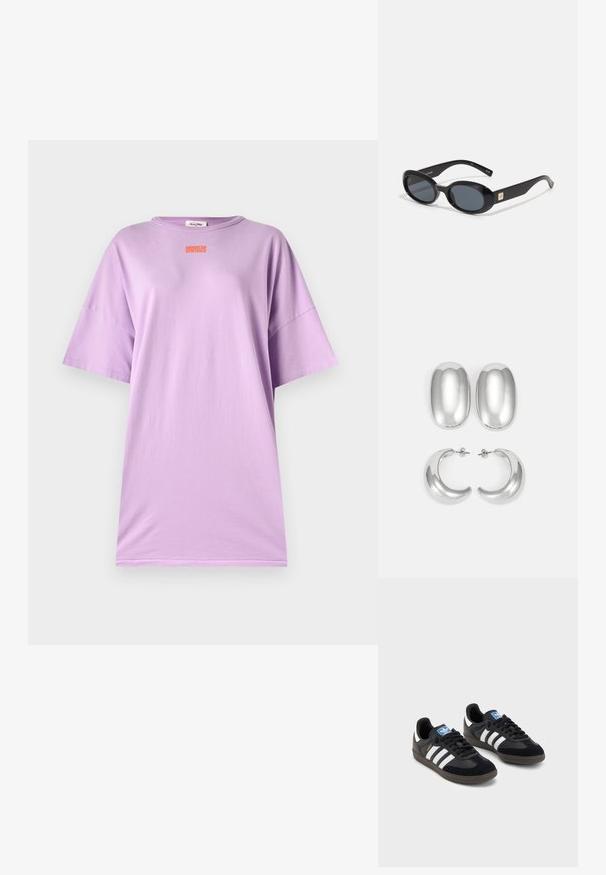 Lavendel bomulls-t-shirt med en avslappnad passform, korta ärmar och en ribbad rund halsringning. Har en liten orange logotyp på framsidan.; Svarta sneakers med övre del av mocka och syntetmaterial, med tre vita ränder, texturerad gummisula och blå logotags på tungan.; Svarta ovala solglasögon med mörka linser, blank plastbåge, breda skaft och en liten guldkant på en sida.; Silverfärgade örhängen set: två ovala stift och två halvmåneformade hoops, med en glänsande, slät finish och en rundad design.