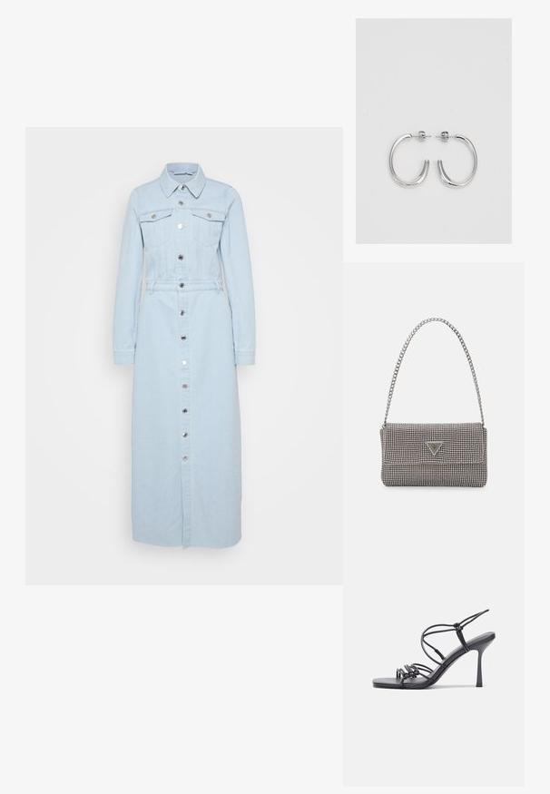 Svetlo modra denim obleka s dolgimi rokavi, gumbi spredaj, dvema žepoma na prsih in pasom za zategovanje za oblikovan videz.; Črne visoke sandale na peto imajo tanke naramnice z vozlom, gladek kvadratni toe in eleganten stiletto peto.; Svetlo siva kovinska torbica z verižnim ročajem, okrašena z majhnimi okroglimi kovinskimi bleščicami in trikotnim logotipom blagovne znamke.; Srebrne uhančke v obliki obroča z gladko, sijočo površino, ukrivljene oblike in zapiranjem na zatič. Minimalistična zasnova z modernim zaključkom.