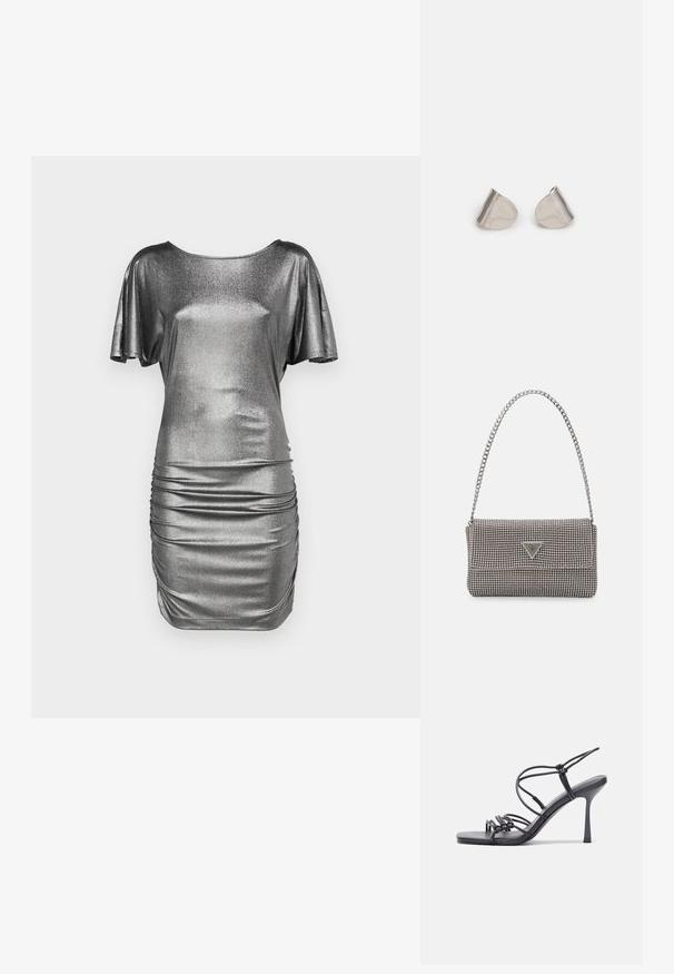 Blizgus sidabrinis suknelė su trumpomis Rankovėmis, aptempta forma ir surinkta tekstūra šonuose. Lygus, metalinis audinys su elegantiška siluetu.; Juodos aukštakulnės sandalai pasižymi plonyčiais dirželiais su mazgo dizainu, lygiu kvadratiniu pirštu ir elegantišku stiletto kulnu.; Šviesiai pilka metalinė rankinė su grandinėlės dirželiu, papuošta mažais apvaliais metaliniais smeigėmis ir trikampiu prekės ženklu.; Sidabriniai metaliniai auskarai su lygiu, ašaros formos dizainu ir blizgiu paviršiumi. Subtilūs raižiniai prideda detalumo. Minimalistinis dizainas.