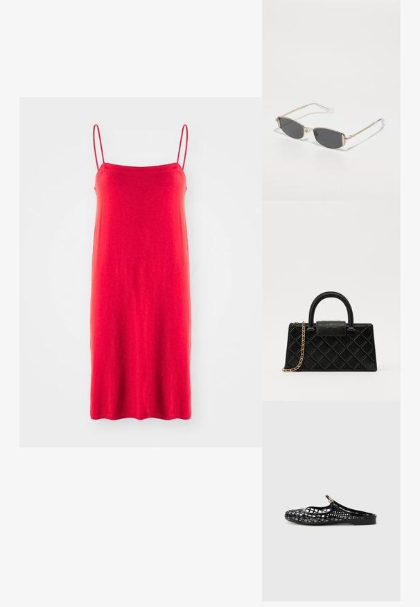 Rode spaghettibandjurk, gemaakt van lichtgewicht stof, eenvoudige rechte silhouet, gladde textuur, middellange zoom, geen patronen of accenten.; Tory Burch MELLOW MARY JANE - Muiltjes - perfect black/gold; Gouden metalen zonnebril met een ovale vorm, donkergrijze lenzen en heldere tempels. Heeft decoratieve accenten op het frame.; Zwarte handtas van gestructureerd leer, met een diamanten patroon, een kettinghengsel in goudkleur, en een bovenhandvat met een logo-gegraveerde flapsluiting.