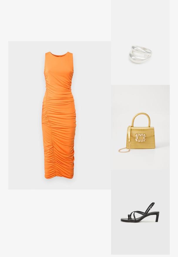 Oranžist suveklehvi kleit, mis on valmistatud venivast kangast, külgedel rikutud detailiga, sobiva siluetiga ja põlvepikkuse lõikega.; Mustast rihmajalatsid ruudukujulise varba ja madala ploki kontsaga. Omab mitmeid õhukesi rihmasid ja reguleeritavat pahkluu rihma. Valmistatud siledast nahast.; Kollane faux-krokodilli käsipindaga kott, millel on struktureeritud disain, ülemine käepide, eemaldatav kettmass ja dekoratiivne kristallkaunistus klambril.; Hõbedane kahekordne rõngas sujuva, poleeritud pinnaga. Omab voolavat, kõverat disaini, millel on kattuvad sektsioonid, et saavutada kaasaegne ilme.