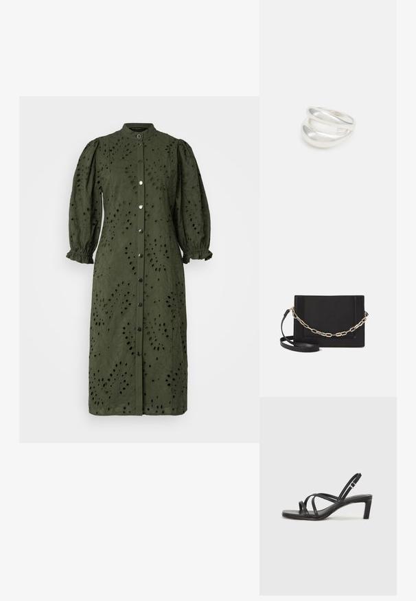 Olive roheline midi kleit, mis on valmistatud tekstuurilisest kangast, nööpidega esiküljel, kõrge kraega ja puffpirniga varrukatega, millel on kogu kleidi ulatuses lõigatud lillemustrid.; Mustast rihmajalatsid ruudukujulise varba ja madala ploki kontsaga. Omab mitmeid õhukesi rihmasid ja reguleeritavat pahkluu rihma. Valmistatud siledast nahast.; Mustast nahast õlakott, mis omab siledat tekstuuri, ristküliku kuju ning esiküljel metallketi detaili. Reguleeritav rihm on kaasas.; Hõbedane kahekordne rõngas sujuva, poleeritud pinnaga. Omab voolavat, kõverat disaini, millel on kattuvad sektsioonid, et saavutada kaasaegne ilme.