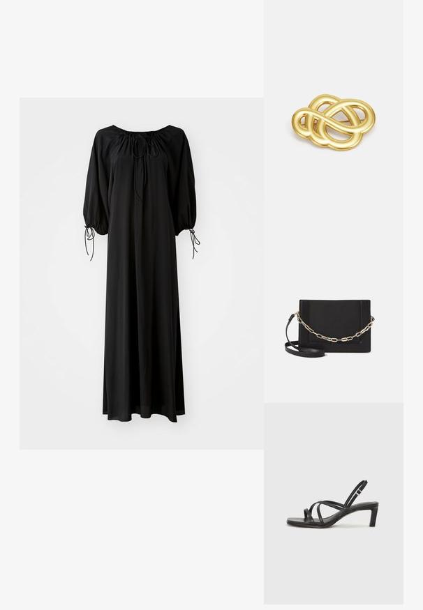 Sort lang kjole med vide ermer og dyp utringning. Har snøre detaljer i hals og mansjetter. Laget av lett, glatt stoff.; Sorte sandaler med stropper, firkantet tå og lav blokk hæl. Har flere tynne stropper og en justerbar ankelstropp. Laget av glatt lær.; Svart lær crossbody-veske med glatt tekstur, rektangulær form og metallkjede detaljer på framsiden. Justerbar stroppe inkludert.; Gullfarget brosje med en knyttet design, glatte, buede linjer og en intrikat form, som reflekterer en polert overflate.