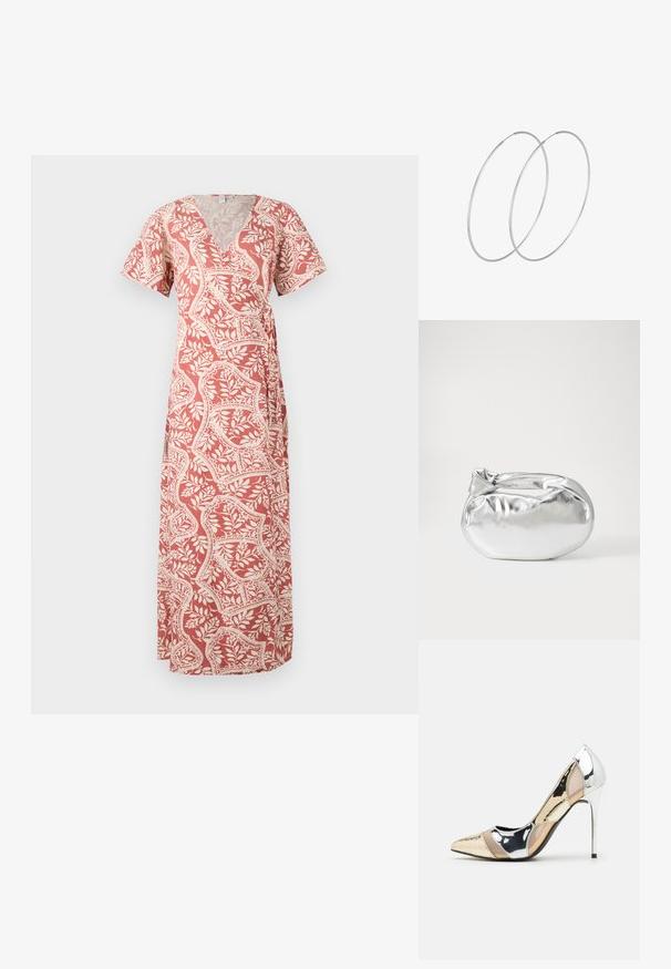 Īsa, apliņveida kleita korallkrāsā ar ziedu krēmkrāsas rakstu. Tam ir īsas piedurknes un dziļš V-veida dekoltē, izgatavota no viegla auduma.; Apspīlēta augstpapēžu kurpe ar zeltītu, sudrabi un neitrālu krāsu kombināciju. Spīguļojoša virsma ar izgriezuma dizainu, aprīkota ar stiletto papēdi.; Sudraba metāliska poga somiņa ar mīkstu, noapaļotu formu un mezgla augšējo aizdari. Izgatavota no gludas mākslīgās ādas materiāla.; Sudraba gredzenveida auskari ar minimālistisku dizainu. Cirkulāra forma, gluda tekstūra un plāns profils. Vieglu svaru ar spīdīgu apdari.