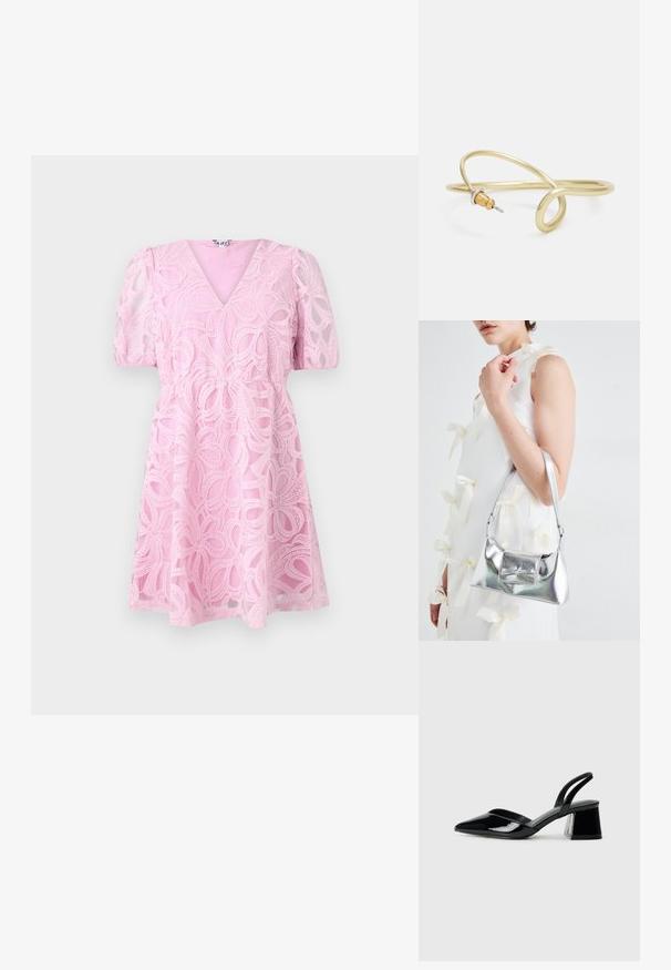Rosa spetsklänning med V-ringning, korta puffärmar och en figursydd midja. Har lager av blomstermönster och en utsvängd kjol.; Svarta lackläder slingback klackar med spetsig tå och geometrisk klack. Har en elegant, minimalistisk design och slät yta.; Silver metallic handväska med en strukturerad form, utrustad med ett handtag upptill och en rosettdetalj på framsidan. Slät textur, reflekterande finish.; Guld-färgad metallarmband med ett mjukt, kurvigt mönster. Har en liten, framträdande silverfärgad accent i ena änden.