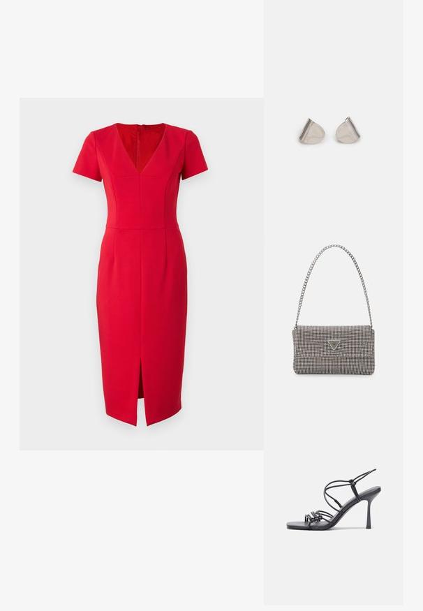 Sarkans midi kleita ar īsām piedurknēm, V veida dekoltē un priekšējo šķēlumu, izgatavota no gludas auduma, ar šuvju detalizāciju. Slēptā aizmugures rāvējslēdzēja aizdare.; Melnas augstpapēžu sandales ar plāniem siksniņām un mezgla dizainu, gluda kvadrātveida purngalu un elegantu stiletto papēdi.; Gaiši pelēka metāla rokassoma ar ķēdes siksnu, rotāta ar mazām apaļām metāla kniedēm un trīsstūra zīmola logo.; Sudraba metāla auskari ar gludu, asarveida formu un pulētu apdari. Smalkas gravējumi pievieno detalizāciju. Minimālisma dizains.