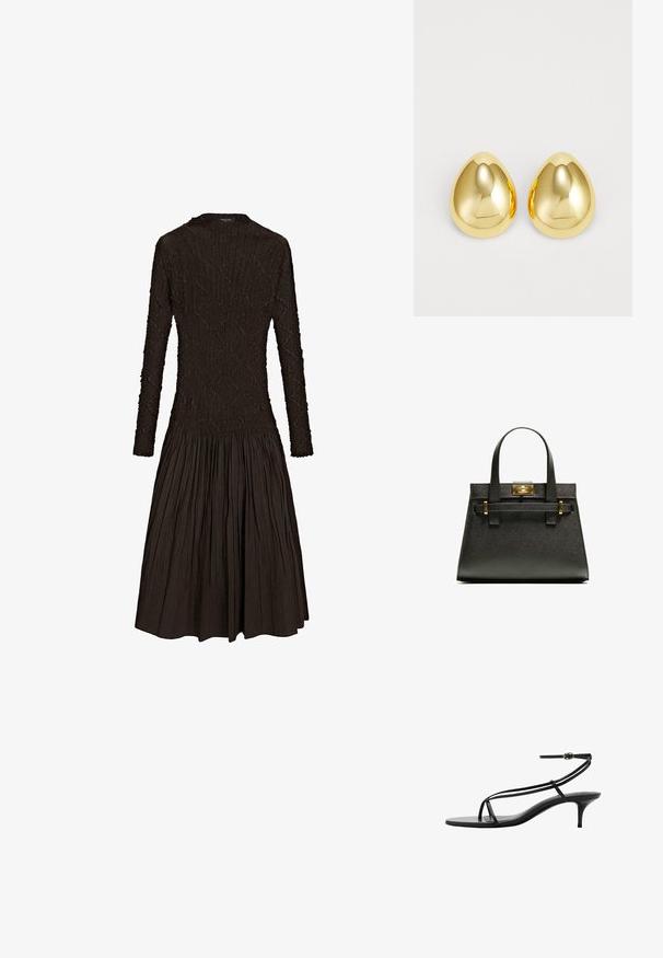 Abito marrone a maniche lunghe con un corpino texturizzato e una vita aderente, che si trasforma in una gonna a pieghe ampia. Collo rotondo, senza hardware visibile.; Sandali neri con tacco alto caratterizzati da fasce sottili, un design minimalista, punta affusolata e un piccolo tacco a stiletto. Texture in pelle liscia.; Borsa a tracolla nera con manici corti, dotata di una chiusura e dettagli in oro. Il design è strutturato, con una silhouette geometrica.; Orecchini a bottone color oro con una superficie liscia e lucida a forma di goccia, che riflettono la luce per un effetto brillante.