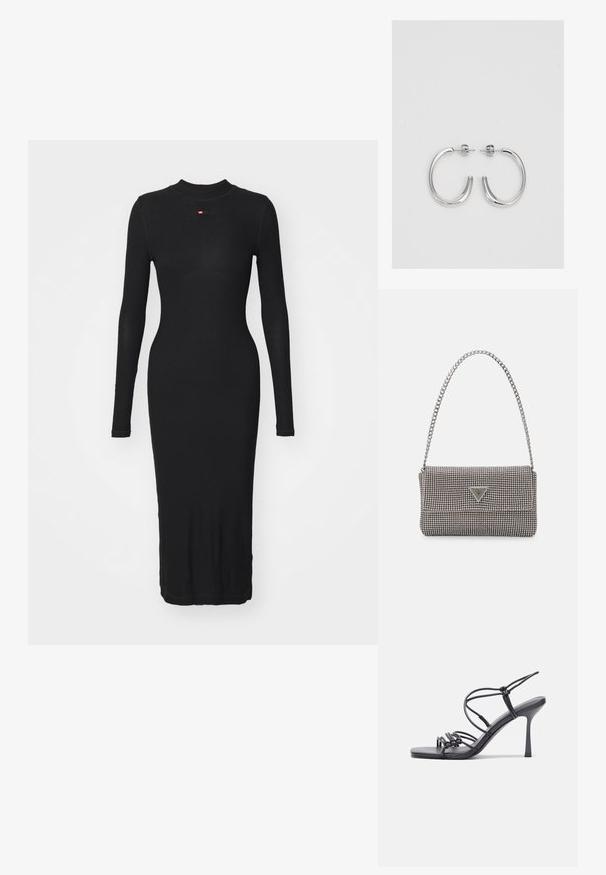 Schwarzes langärmliges Kleid aus Rippstoff, mit hohem Kragen und einer figurbetonten Silhouette, die bis zur Mitte der Waden reicht.; Schwarze, hochhackige Sandalen mit dünnen Riemen und einem geknoteten Design, einer glatten, rechteckigen Zehenpartie und einem eleganten Stiletto-Absatz.; Hellegraue metallische Handtasche mit einer Kettenriemen, verziert mit kleinen kreisförmigen metallic Nieten und einem dreieckigen Markenlogo.; Silberne Creolen mit einer glatten, glänzenden Oberfläche. Abgerundete Form, leichtes Design, mit einer Steckverschluss.