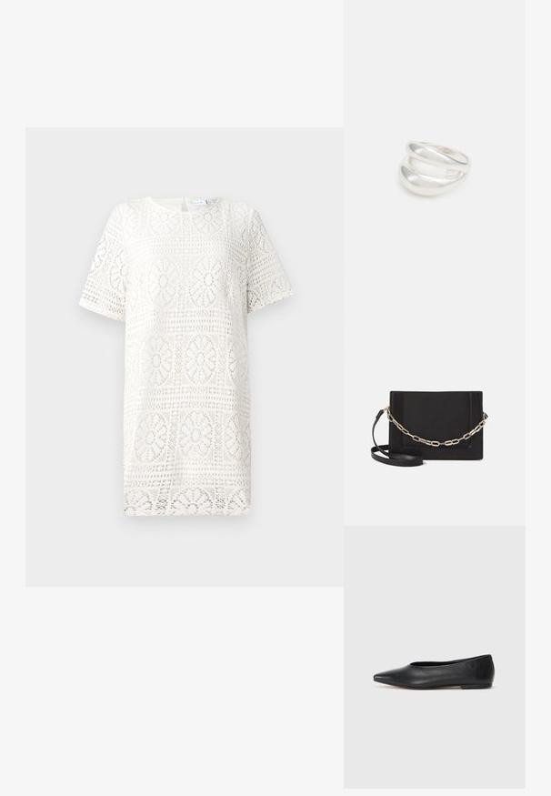 Bijela čipkasta haljina s geometrijskim cvjetnim uzorkom, kratkim rukavima i okruglim izrezom. Mekana tekstura s složenim dizajnom.; Crne kožne balerinke, uski vrh, minimalistički dizajn, glatka tekstura, niska peta, bez vidljivih dodataka ili ukrasa.; Crna kožna torba preko tijela s glatkom teksturom, pravokutnim oblikom i metalnim lancem na prednjoj strani. Uključena je podesiva naramenica.; Srebrna dvostruka prsten s glatkom, poliranom površinom. Karakterizira ga fluidan, zakrivljen dizajn s preklapajućim sekcijama za moderan izgled.