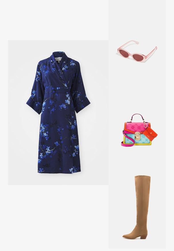 Tumesinine lillemustriga ümbrikkleit kolmeveerand varrukatega, millel on sinised ja valged lillemuster, pehme kangas ja vöödetael.; Pöidla kõrgune beežid saapad, mis on valmistatud siledast materjalist, terava varbaga ja madala kuhjatud kontsaga. Lihtne disain, ilma nähtavate mustrite või aktsendita.; Roosa läbipaistvusega prillid ovaalsete läätsedega, tumepunase varjundiga ja peenikeste varsidega, millel on sile viimistlus ja peened detailid raamile.; Mitmevärviline käekott roosa, sinise ja kollase paneeliga, millel on kuldne riistvara ja eemaldatav oranž kaarditasku. Strukturiseeritud pind.