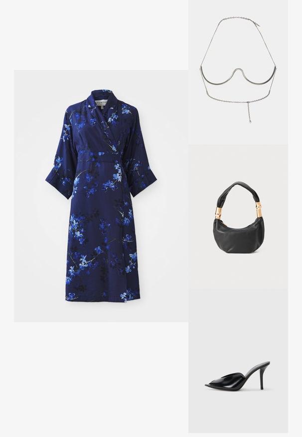 Námořnické květinové šaty s tříčtvrtečními rukávy, které mají modro-bílé květinové vzory, měkkou látku a detail pásku.; Černé kožené vysoké muly s otevřenou špičkou, špičatým designem, hladkým povrchem a štíhlým jehlovým podpatkem.; Černá kožená kabelka s kulatým tvarem, měkkou texturou a uzlovou rukojetí se zlatými kovovými detaily. Zapínání na zip.; Cult Gaia ASHA BODY JEWELRY - Jiné doplňky - bright shiny silver-coloured