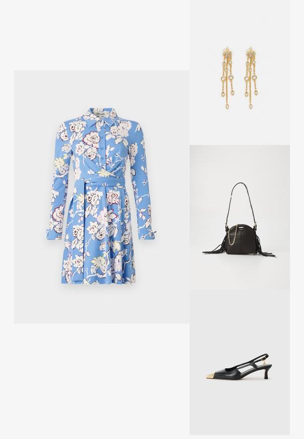 Abito floreale blu con maniche lunghe, chiusura con bottoni sul davanti, colletto, design avvolgente e gonna svasata, con motivi di fiori bianchi e gialli.; Scarpe slingback in pelle nera con punta affusolata e tacco metallico dorato. Presentano un design con ritagli e un tacco sottile con cinturino regolabile.; Borsa a tracolla in pelle nera con una forma arrotondata, dotata di dettagli in frange, una lunga tracolla e una decorazione in catena dorata.; Orecchini dorati con molteplici catene a cascata, dotati di accenti in strass ovali trasparenti e parte superiore decorativa a perno.