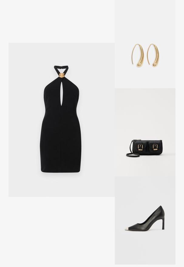 Crna halter haljina s dizajnom proreza sprijeda i zlatnim akcentom u obliku lavlje glave na izrezu. Glatka textura, prilagodljiv silueta.; Crna kožna cipela s visokim potpeticama, špicastim vrhom i metalnim srebrnim vrhom. Ima glatku završnu obradu i tanku petu visine 10 cm.; Crna kožna torba preko ramena s dva prednja džepa, zlatnim kopčama, zatvaranjem na zip i uskim remenom. Teksturirana površina i kompaktan pravokutan oblik.; Zlatne metalne naušnice u obliku obruča s zakrivljenim, izduženim oblikom. Imaju glatku, sjajnu površinu i zaobljeni vrh za dodatni detalj.