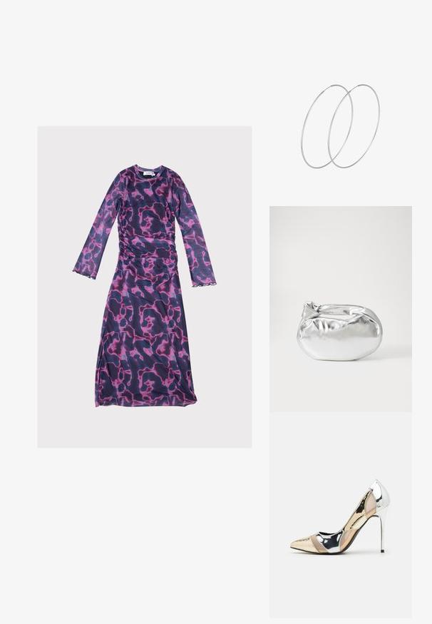 Garais piedurkņu kleita violetā un rozā abstraktā rakstā, ar rušētām malām un viļņotām apakšmalām, izgatavota no viegla, elastīga auduma.; Apspīlēta augstpapēžu kurpe ar zeltītu, sudrabi un neitrālu krāsu kombināciju. Spīguļojoša virsma ar izgriezuma dizainu, aprīkota ar stiletto papēdi.; Sudraba metāliska poga somiņa ar mīkstu, noapaļotu formu un mezgla augšējo aizdari. Izgatavota no gludas mākslīgās ādas materiāla.; Sudraba gredzenveida auskari ar minimālistisku dizainu. Cirkulāra forma, gluda tekstūra un plāns profils. Vieglu svaru ar spīdīgu apdari.