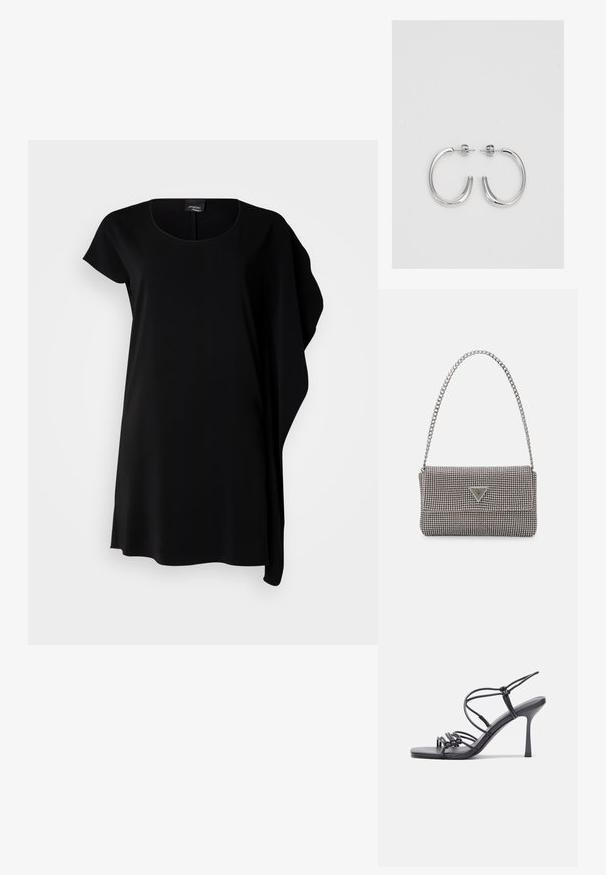 Fekete, rövid ujjú ruha, kerek nyakkivágással, laza szabással, puha anyaggal, aszimmetrikus szegéllyel és minimalista stílussal.; Fekete magas sarkú szandálok vékony pántokkal, csomózott mintával, sima négyzetes orral és karcsú stiletto sarkal rendelkeznek.; Világosszürke fémes kézitáska lánc pánttal, kis kör alakú fém kifinomult díszítéssel és háromszög alakú márkagéppel.; Ezüst karika fülbevalók sima, fényes felülettel, ívelt formával és postazáras zárral. Minimalista, modern kivitel.