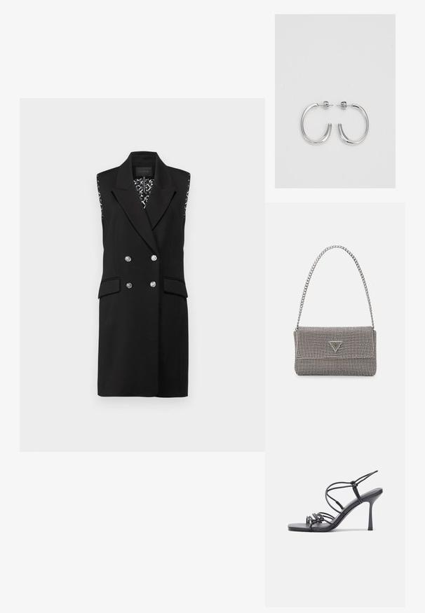 Guess DONATELLA DRESS - Denné šaty - jet black; Čierne sandále na vysokom podpätku majú tenké remienky s uzlovým dizajnom, hladký štvorcový špičku a elegantný stiletto podpätok.; Svetlošedá metalická kabelka s reťazovým popruhom, ozdobená malými kruhovými kovovými štítkami a trojuholníkovým logom značky.; Strieborné kruhové náušnice s hladkým a lesklým povrchom. Okrúhly tvar, ľahký dizajn, s uzáverom na kolík.