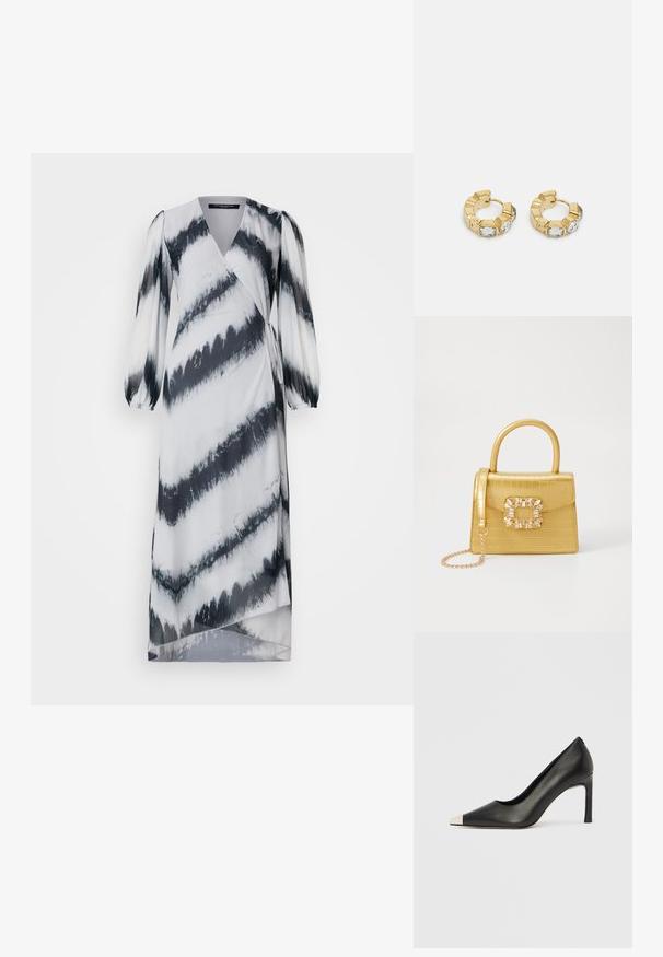 Zavinovací šaty s černo-bílým vzorem batiky, dlouhými nabíranými rukávy a volným siluetou s asymetrickým lemem.; Černá kožená lodička na vysokém podpatku s špičatou špičkou a stříbrnou kovovou špičkou. Má hladký povrch a štíhlý 10cm podpatek.; Žlutá kabelka z umělé krokodýlí kůže se strukturovaným designem, horním uchopem, odnímatelným řetízkovým popruhem a dekoračním krystalovým zdobením na zapínání.; Zlaté kruhové náušnice s texturovaným designem a třemi jasnými krystalovými akcenty na jedné straně, které nabízejí moderní geometrickou estetiku.