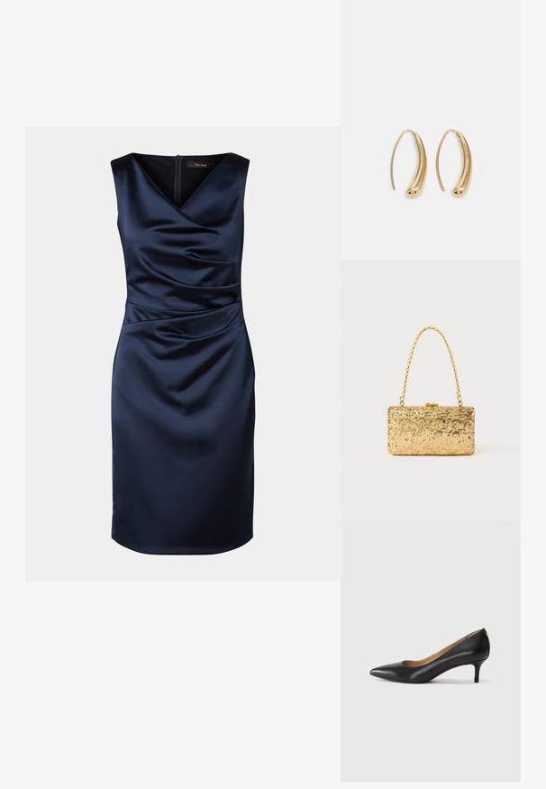 Abito satinato blu navy con scollatura a V, design senza maniche, dettagli arricciati in vita e chiusura con zip discreta sul retro.; Décolleté in pelle nera con punta affilata, tacco basso e texture liscia. Presenta un leggero apertura sulla parte anteriore e hardware minimale sul retro.; Clutch oro in paillettes con forma rettangolare, dotata di una maniglia in catena attorcigliata e una chiusura a scatto in metallo, che riflette la luce con una finitura testurizzata.; Orecchini a cerchio in metallo color oro con forma curva ed allungata. Presentano una superficie liscia e lucida e una punta arrotondata per un tocco di dettaglio in più.