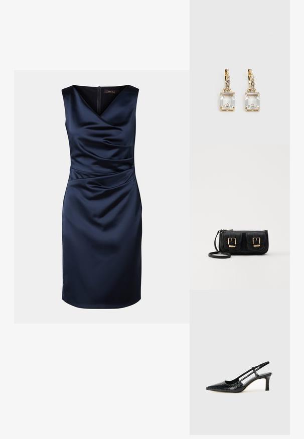 Granatowa satynowa sukienka o dekolcie w kształcie litery V, bez rękawów, ze marszczeniami w talii i dyskretnym zapięciem na zamek z tyłu.; Czarne lakierowane czółenka na obcasie typu slingback z wąskim noskiem, z teksturowanym wzorem wężowym, regulowanym paskiem oraz krótkim, teksturowanym obcasem w kształcie słupka.; Czarna skórzana torba na ramię z dwoma przednimi kieszeniami, złotymi klamrami, zamkiem błyskawicznym i cienkim paskiem. Teksturowana powierzchnia i kompaktowy prostokątny kształt.; Złote kolczyki z prostokątnym, przezroczystym kryształem zwisającym poniżej rzędu małych, okrągłych, przezroczystych akcentów. Elegancki, nowoczesny design.