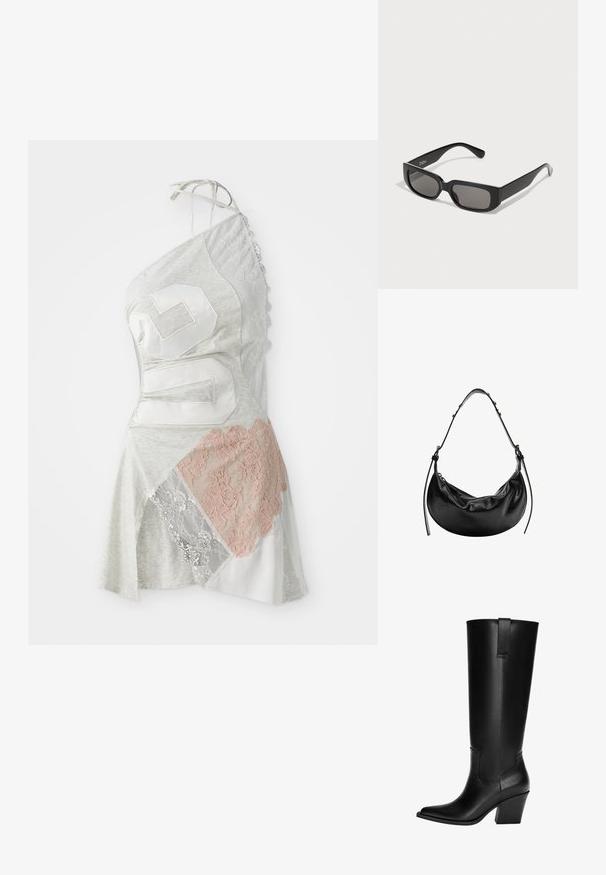 Az aszimmetrikus ruha szürke anyagból készült, foltvarrás mintával, fehér és világos rózsaszín csipke díszítésekkel, valamint egy nagy, fehér 26-os számmal.; Térd feletti fekete bőr csizmák hegyes orral, tömbsarkú kialakítással és oldalsó varrással. Hátsó húzófüllel az egyszerű felhúzás érdekében.; Fekete téglalap formájú napszemüveg, szürke árnyalatú lencsékkel, sima műanyagból készült. Minimalista kialakítással rendelkezik, egyenes karokkal és diszkrét márkajelzéssel.; Fekete bőr kézitáska félhold alakban, sima textúrával és állítható pánttal, diszkrét fém részletekkel. A cipzáras zárás jól látható.