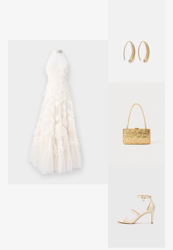 Biała wieczorowa sukienka z warstwowym tiulem i falbankami, o wysokim dekolcie i długiej, zwiewnej sylwetce. Teksturowany i lekki materiał.; Beżowe sandały na obcasie z cienkim paskiem na kostce i dwoma górnymi paskami. Błyszczące lakierowane wykończenie i złote detale na pasku na kostce.; Złota kopertówka z cekinami o prostokątnym kształcie, z zakręconym uchwytem w postaci łańcuszka oraz metalowym zapięciem, odbijająca światło o fakturowanym wykończeniu.; Złote metalowe kolczyki w kształcie obręczy o zakrzywionym, wydłużonym kształcie. Posiadają gładką, błyszczącą powierzchnię oraz zaokrąglony koniec dla dodatkowego efektu.
