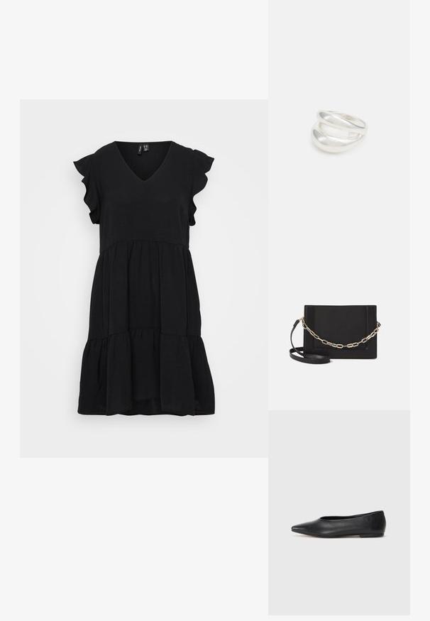 Juodas trumpomis rankovėmis su V formos iškirpte, turintis raukiniais papuoštas rankoves ir kelių lygių sijoną. Pagamintas iš minkštos, lengvos medžiagos.; Juodas odinis baleto batas, su smailiu pirštu, minimalistinio dizaino, lygiu paviršiumi, žemo profilio kulnu, be matomos aparatūros ar papuošimų.; Juodas odinis per petį nešiojamas krepšys turi lygų paviršių, stačiakampio formą ir metalinę grandinėlę priekyje. Pridedama reguliuojama dirželis.; Sidabrinis dvigubas žiedas su lygiu, poliruotu paviršiumi. Pasižymi sklandžiu, kreiptu dizainu su persipinančiomis dalimis, suteikiančiomis modernų išvaizdą.