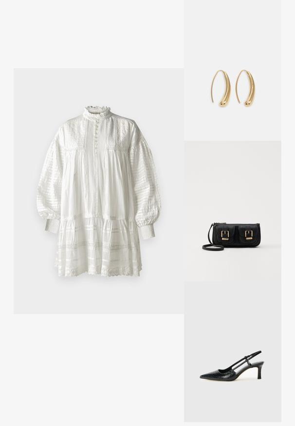 Vanessa Bruno DIANE - Dienas kleita - blanc; Melna patent āda ar slīdošo papēdi un smailo purngalu, ar teksturētu čūsku drukājumu, regulējamu siksniņu un īsu teksturētu blokpapēdi.; Melnas ādas crossbody soma ar divām priekšējām kabatām, zelta sprādzēm, ar rāvējslēdzēju aizdari un šauru siksnu. Strukturēta virsma un kompakta taisnstūra forma.; Zelta toņu metāla gredzena auskari ar izliektu, pagarinātu formu. Ar gludu, spīdīgu virsma un noapaļotu galu papildu detaļām.