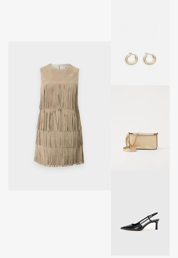 Bežs zamšs kleita ar slāņotu fringu detalizācijām. Apaļš kakls ar rāvējslēdzēju aizmugurē. Gluda tekstūra, virs ceļgaliem.; Melna patent āda ar slīdošo papēdi un smailo purngalu, ar teksturētu čūsku drukājumu, regulējamu siksniņu un īsu teksturētu blokpapēdi.; Metālisks zelta ādas klipsis ar teksturētu apdari, ar zelta ķēdes siksniņu un noņemamu pleca siksniņu. Zīmola logo iepresēts.; Lauren Ralph Lauren BASIC SMALL HOOP - Auskari - gold-coloured