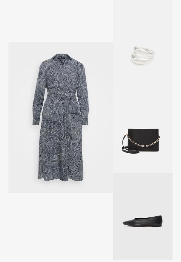 Dolga obleka v temno modri barvi z belim vzorcem paisley, z ovratnikom in pasom za zavezovanje za prilagodljivo prileganje.; Črne usnjene balerinke, koničast toe, minimalističen dizajn, gladka tekstura, nizka peta, brez vidnih kovinskih delov ali okraskov.; Črna usnjena torba čez ramo z gladko teksturo, pravokotno obliko in kovinskim verižnim detajlom spredaj. Vključena je nastavljiva naramnica.; Srebrn dvojni prstan z gladko, polirano površino. Ima tekoč, ukrivljen dizajn z prekrivajočimi se sekcijami za sodoben videz.