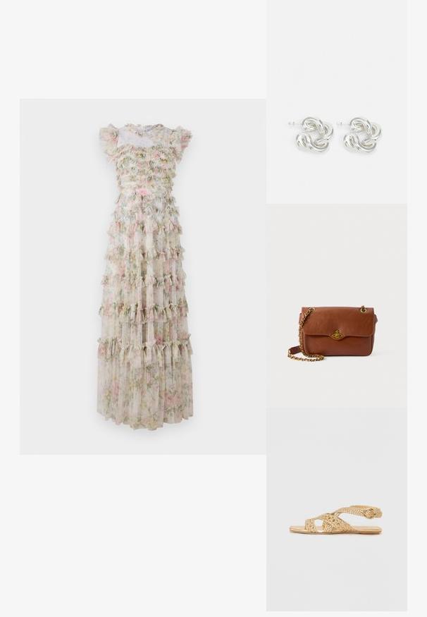 Blumenkleid im Maxistil aus transparenter Stoff mit gerafften Schichten in Pastellfarben. Verfügt über kurze Ärmel und ein tailliertes Oberteil mit gerafftem Kragen.; Stuart Weitzman THEA - Riemensandalette - golden; Braune Leder-Crossbody-Tasche mit Klappenverschluss, goldenen Beschlägen und einer Kettenriemen. Glatte Textur, rechteckige Form, minimalistische Details.; Silberne Creolen mit einem gedrehten Kettenmuster, glatter Oberfläche und reflektierendem Finish, gesichert mit einem Steckerverschluss.