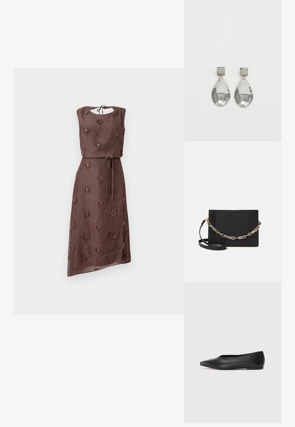 Rochie maro dintr-un material texturat, cu modele florale brodate, decolteu rotund cu un sistem de legare la spate și talie strânsă cu o curea.; Balerini din piele neagră, vârf ascuțit, design minimalist, textură netedă, toc de mică înălțime, fără hardware sau embellishments vizibile.; Geantă de umăr din piele neagră, cu o textură netedă, formă rectangulară și un detaliu din lanț metalic în față. Include curea reglabilă.; Cercei din argint cu stud pătrat, având un finisaj neted și lustruit, într-o formă de lacrimă, care reflectă lumina cu o suprafață lucioasă.