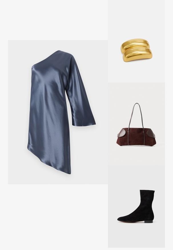 Asimetrična satenska haljina tamnoplave boje, s jednim dugim rukavom i glatkom, sjajnom teksturom, s dijagonalnom rubnom linijom.; Crne nubuk čizme do gležnjeva s uskim okvirem, špicastim vrhom i niskom bloknom petom. Glatka tekstura i minimalistički dizajn, pogodne za svestrano stiliziranje.; Smeđi luksuzni ručni rad s kožnim detaljima, strukturiranog oblika, s dvostrukim remenjem za rame i zaobljenim rubovima, s glatkom teksturom i minimalnim hardverom.; Zlatni metalni držač za kosu s glatkim, zaobljenim dizajnom. Površina je refleksivna i ima spojeni, zakrivljeni oblik bez dodatnih ukrasa.