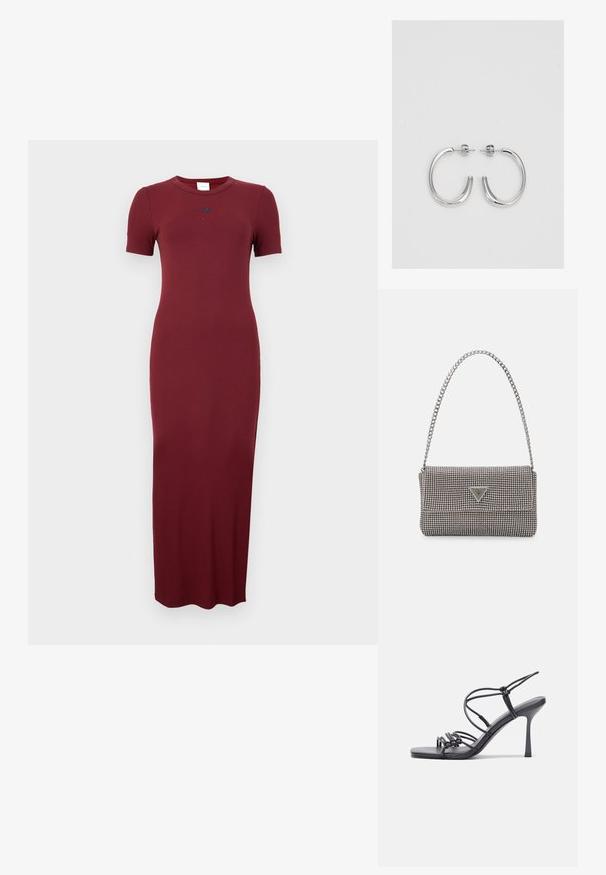 Burgundiško spalvos, raukšlėtas maksi suknelė trumpomis rankovėmis, apvaliu iškirpimu ir subtiliu logotipu krūtinėje. Lygus audinys ir prigludusi siluetas.; Juodos aukštakulnės sandalai pasižymi plonyčiais dirželiais su mazgo dizainu, lygiu kvadratiniu pirštu ir elegantišku stiletto kulnu.; Šviesiai pilka metalinė rankinė su grandinėlės dirželiu, papuošta mažais apvaliais metaliniais smeigėmis ir trikampiu prekės ženklu.; Sidabrinės auskarai žiedai su lygiu, blizgiu paviršiumi. Suapvalinta forma, lengvas dizainas, su uždarymu ant smeigtuko.