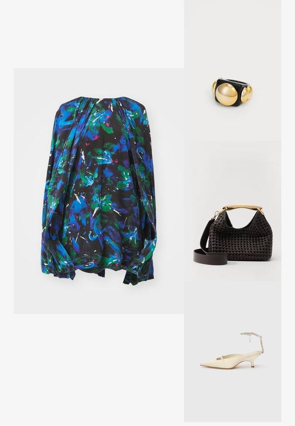 Plūstoša melna blūze ar spilgti abstraktiem ziedu rakstiem zilos, zaļos un baltos toņos. Apaļš izgriezums ar savelkošu detaļu un brīvām piedurknēm.; Krēma nokārtojošā papēža kurpe ar smailo purngalu, plānu priekšējo siksnu un rotājošo potītes siksniņu uz baltā fona.; Elleme BOOMERANG WOVEN - Rokassoma - brown; La Manso SQUARE ICONIC - Gredzens - black