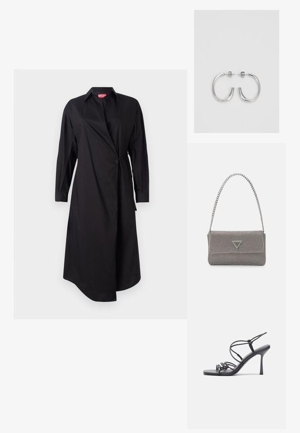 Svart knäppklänning med långa ärmar, omslagdesign och bälte i midjan. Tillverkad av ett slätt tyg med en ren, rak silhuett.; Svarta högklackade sandaler har tunna remmar med en knuten design, en slät fyrkantig tå och en smal stilettklack.; Ljusgrå metallisk handväska med kedjestropp, prydd med små cirkulära metallnitar och en triangulär logotyp.; Silver hoopsörhängen med en slät, glänsande yta, med en böjd form och post-stängning. Minimalistisk design med en modern finish.