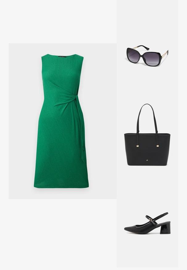 Vestido verde sem mangas feito de tecido texturizado, apresentando uma parte frontal drapeada com um detalhe de laço lateral e um decote arredondado.; Sabrinas de cerâmica preta com salto bloco, bico apontado e um design com recortes arredondados. Apresenta um detalhe em fivela de tom dourado.; Óculos de sol oversized pretos com lentes degradê, armações grossas e detalhes em corrente dourada nas hastes.; Saco tote preto feito de material sintético, apresentando um design retangular simples, com detalhes quadrados dourados e duas alças.