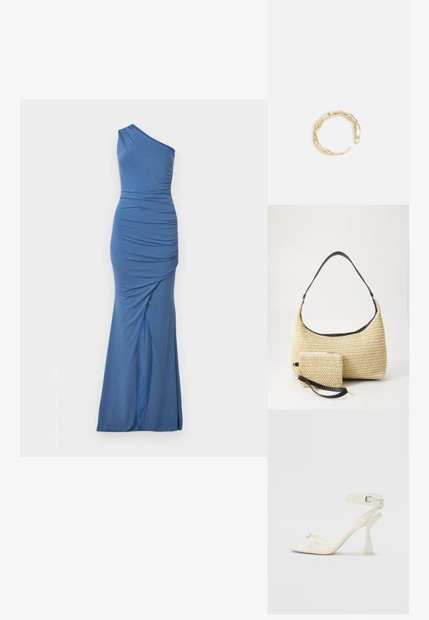 Plava haljina s jednim ramenom od rastezljivog materijala, koja ima detalje nabrane tkanine, elegantan siluetu i raširen rub.; Bijela kožna sandala na visokom potpetici s trakama, elegantnog dizajna, s prozirnom blok potpeticom i dekorativnim elementom na prstima.; Tkana torba od slame s zakrivljenom siluetom, koja sadrži glatku crnu kožnu naramenicu i odgovarajući mali neseser koji je pričvršćen narukvicom.; Prsten u zlatnoj nijansi s organskim, uvijenim dizajnom, glatkom teksturom i suženim krajevima, koji stvara moderan, skulpturalni izgled.