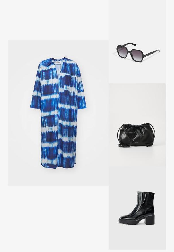 Blå og hvit tie-dye kimono, kne-lengde, med frontlomme og brede ermer. Laget av lett stoff med en myk tekstur.; Sorte lakkskinn ankelstøvler med buet tå, elastiske sidestykker og en chunky klossheel. Har preget logo på baksiden.; Svart sekskantede solbriller med gradientlinser, med en blank finish og subtil merkevareføring på stangen. Slitesterk plastkonstruksjon.; Svart lærveske med samlet design, dobbel snoråpning og avtagbar skulderrem. Har metallisk logodetalj.