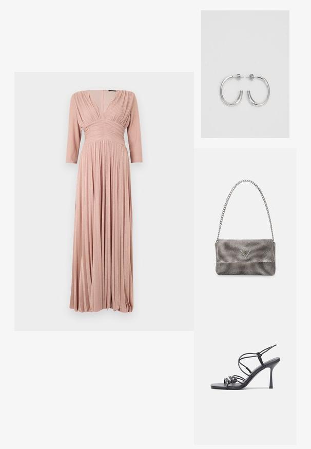 Maxi obleka iz mehke roza tkanine z diskretnim sijajem, ki ima 3/4 rokave, nabran zgornji del in tekoč nabran krilo.; Črne visoke sandale na peto imajo tanke naramnice z vozlom, gladek kvadratni toe in eleganten stiletto peto.; Svetlo siva kovinska torbica z verižnim ročajem, okrašena z majhnimi okroglimi kovinskimi bleščicami in trikotnim logotipom blagovne znamke.; Srebrne obročaste uhane z gladko, sijočo površino. Zaobljena oblika, lahka zasnova, z zapiranjem na zatič.