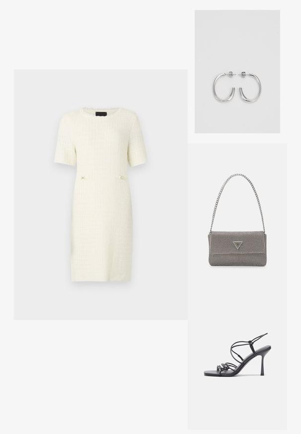 Krótka, biała sukienka z krótkim rękawem, z fakturowanym wzorem w kwadraty, z dwoma małymi złotymi akcentami na linii talii. Okrągły dekolt.; Czarne sandały na wysokim obcasie mają cienkie paski z węzłowym wzorem, gładki, kwadratowy czubek i smukły obcas w stylu szpilki.; Jasnoszara metaliczna torebka na łańcuszku, ozdobiona małymi okrągłymi metalowymi ćwiekami oraz trójkątnym logo marki.; Srebrne kolczyki na biglu o gładkim, błyszczącym wykończeniu. O zaokrąglonym kształcie, lekkim designie, z zamknięciem na zatrzask.