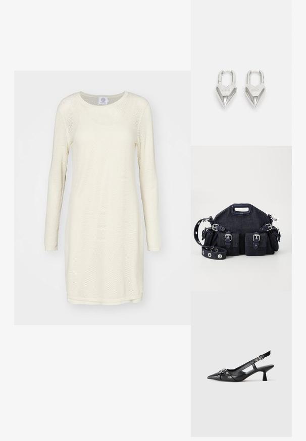 Világos krémszínű, hosszú ujjú ruha hálós kötésű textúrával és kerek nyakkivágással. Tavaszi, egyenes fazon, sima szegéllyel.; Fekete bőr slingback cipő hegyes orral, dekoratív pántokkal, fém szemekkel és alacsony blokk sarkú. Texturált felület.; Sötétkék farmer táska lekerekített formával, több külső zsebbel, állítható pánttal és ezüstszínű fém kiegészítőkkel. A tetején fogantyú is található.; Ezüst szív alakú lakatok, amelyeken vésett "IGEN" és "NEM" feliratok találhatók, polírozott felület, szimmetrikus kialakítás és robusztus fémcsat.