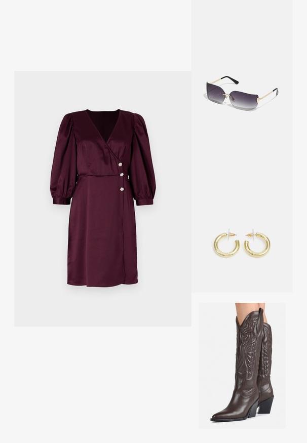 Burgundijas krāsas satīna apsegtā kleita ar dziļu V veida kakla izgriezumu, pūtīšu piedurknēm un trim ziedu pogām jostas vietā. Gluda tekstūra, kleita līdz ceļiem.; Brūni ādas kovboju zābaki ar norādītu purngalu un blokveida papēdi, ar detalizētu šūšanu un paceltiem akcentiem uz kājas daļas.; Saulesbrilles ar pelēko gradienta lēcu, zelta metāla rāmi un melnām plastmasas detaļām. Unikāli tauriņa formas lēcas ar plānām kājām.; Zelta auskari ar gludu, spīdīgu apdari. Apaļš dizains, kas ietver mazu tapu un caurspīdīgu pamatni drošai valkāšanai.