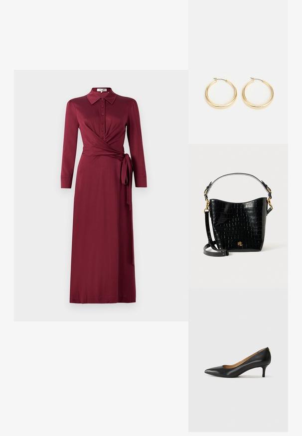 Burgunderfarbene Wickelkleid mit Kragen, langen Ärmeln, Knopfleiste und Bindegürtel in der Taille. Glattes Material mit einer vorteilhaften Silhouette.; Schwarzer Lederpumps mit spitzem Zehenbereich, niedrigem Absatz und glatter Textur. Verfügt über eine leichte Öffnung an der Vorderseite und minimale Beschläge an der Rückseite.; Schwarze, krokodilgeprägte Lederhandtasche mit geschwungener Form, goldfarbenen Hardware-Akzenten, einem verstellbaren Riemen und einem Logodetail auf der Vorderseite.; Goldfarbene Creolen mit einem glatten, abgerundeten Design, ausgestattet mit einem dünnen Drahtverschluss und einer polierten Oberfläche für ein glänzendes Erscheinungsbild.