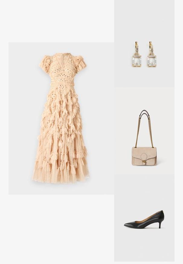 Maksī kleita mīkstā nude krāsā, ar frillēm, izkaisītiem spīguļiem, puff piedurknēm un V-veida dekoltē. Izgatavota no viegla, teksturēta auduma.; Melnas ādas augstpapēžu kurpes ar pīlādžu purngalu, zemu papēdi un gludu virsmu. Raksturīga neliela atvere priekšā un minimāls aprīkojums aizmugurē.; Beidzis zamšs roku somiņa ar zeltītām ķēdes siksnām, strukturēta taisnstūra forma, šūtas detaļas un zelta logotipa akcenti priekšpusē.; Zeltītas auskaru rotas, kuru centrā ir taisnstūra formas caurspīdīgs kristāls, kas karājas zem mazu, apaļu caurspīdīgu akcentu rindas. Elegants, mūsdienīgs dizains.