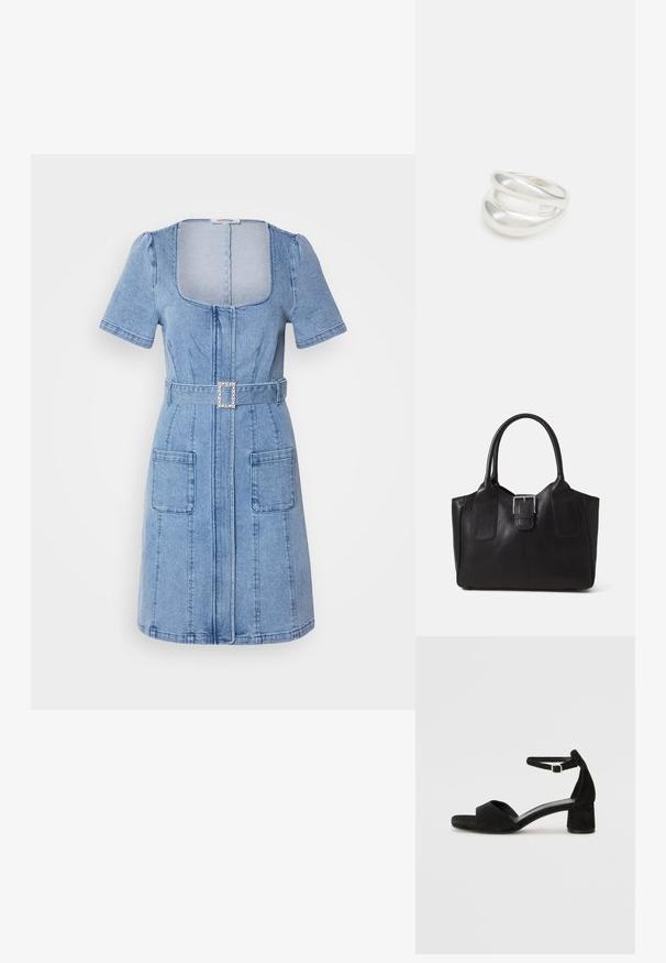 Vaaleansininen farkkumekko, jossa on lyhyet puffihihat, neliönmuotoinen pääntie, etuvetoketju, kaksi suurta taskua ja vyö, jossa on neliönmuotoinen kimalteellinen solki.; Mustat mokkasaappaat, joissa on ohut nilkkaremmi, avoin varvasmuotoilu ja hillitty loivakulmainen korko. Sileä pinta ja vähäiset yksityiskohdat.; Musta nahkainen olkalaukku, jossa on sileä pinta, ryhdikäs muoto, kaksi kahvaa ja silmienpistävä hopeinen solkiyksityiskohta edessä.; Hopeinen kaksinkertainen rengas, jossa on sileä, kiillotettu pinta. Siinä on sulava, kaareva muotoilu, jossa on päällekkäisiä osia modernin ilmeen saavuttamiseksi.