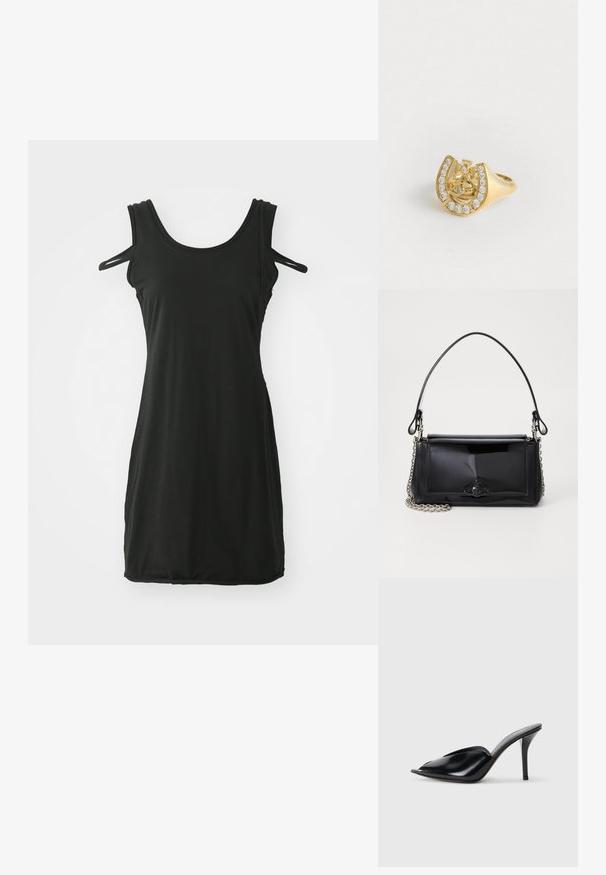 Čierna bezrukávová šaty vyrobené z jemnej látky, s výstrihom do tvaru oválu a dvomi vykrojenými ramennými popruhmi. Priamy strih bez ozdôb.; Čierne kožené vysoké podpätky s otvorenou špičkou, špicatý dizajn, hladká textúra a štíhly stiletto podpätok.; Čierna laková kožená kabelka s obdĺžnikovým tvarom, reťazovým popruhom a výrazným hardvérovým prvkom v strede. Hladká textúra.; Zlatý prsteň s dizajnom koruny vnútri podkovy, zdobený malými priehľadnými drahokamami, na bielom pozadí.
