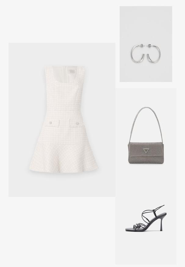 Bela obleka iz tvid materiala s krojem, ki se širši, širokim izrezom in dvema sprednjima žepoma, okrašenima s krožnimi gumbi. Teksturni, strukturiran dizajn.; Črne visoke sandale na peto imajo tanke naramnice z vozlom, gladek kvadratni toe in eleganten stiletto peto.; Svetlo siva kovinska torbica z verižnim ročajem, okrašena z majhnimi okroglimi kovinskimi bleščicami in trikotnim logotipom blagovne znamke.; Srebrne obročaste uhane z gladko, sijočo površino. Zaobljena oblika, lahka zasnova, z zapiranjem na zatič.