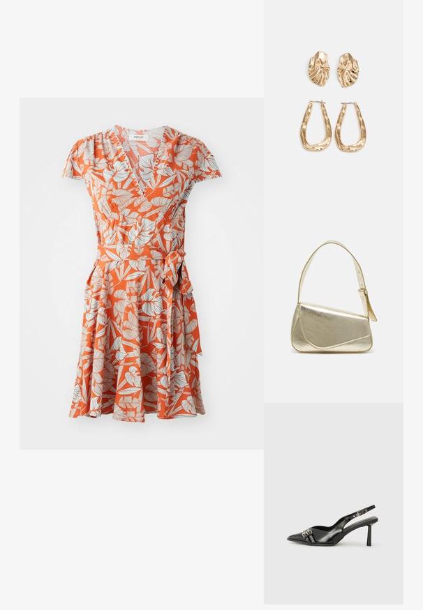 Vestido envolvente laranja com um padrão floral em branco e azul claro, mangas curtas, cintura ajustada e um detalhe amarrado de lado.; Sapato slingback preto em pele patentada com bico apontado, tiras no tornozelo apresentando fivelas e acessórios prateados, e um salto elegante.; Bolsa de mão metálica dourada com um design estruturado, textura suave e alça ajustável. Apresenta uma forma triangular única e costura minimalista.; Brincos em tom de ouro com formas onduladas e texturizadas. Inclui studs escultóricos com presilha e um design de argola aberta com um acabamento martelado.